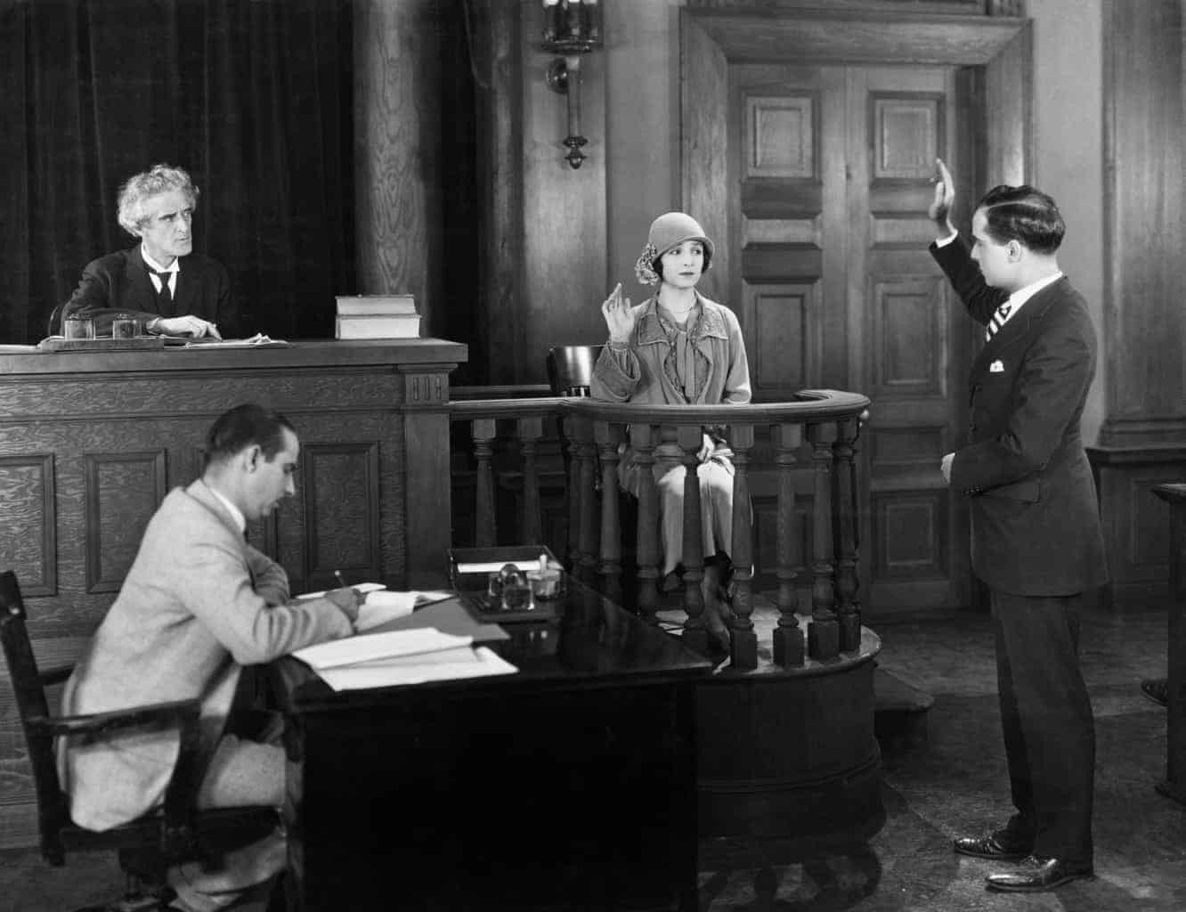 defense lawyer vs prosecutor