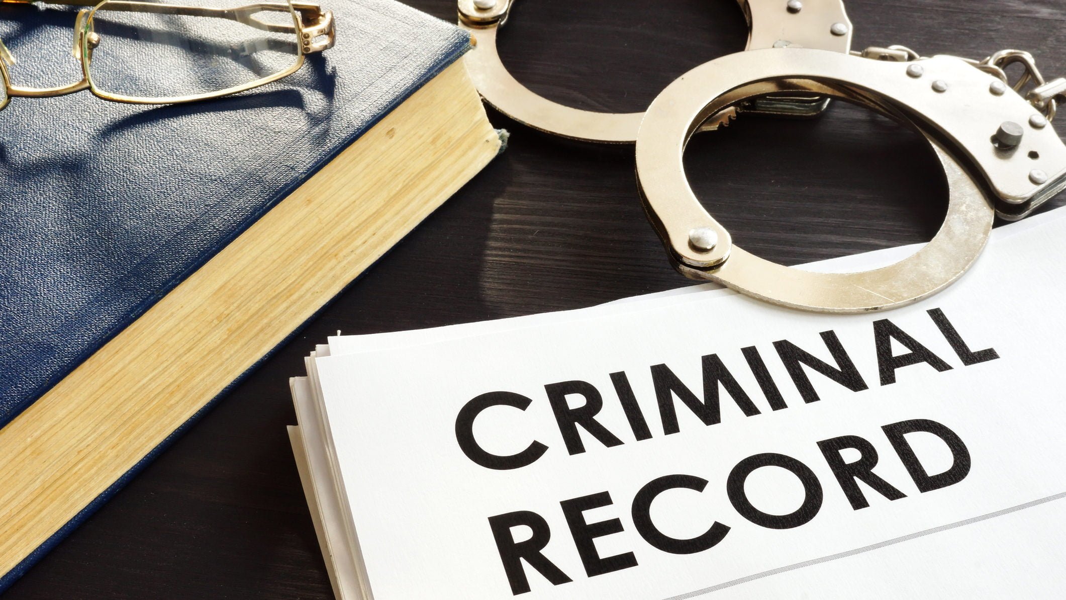 Documento que dice "antecedentes penales" en inglés
